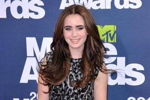 Lily Collins: Auch ohne Papa erfolgreich