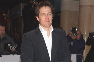 Hugh Grant verkrampft vor der Kamera