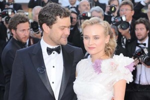 Joshua Jackson überrascht Diane Kruger mit Kette