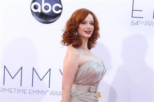 Christina Hendricks bleibt auf dem Boden