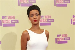 Rihanna: Vater hofft auf Hochzeit mit Chris Brown