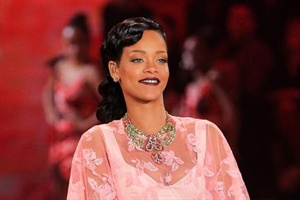 Rihanna von Paparazzi genervt