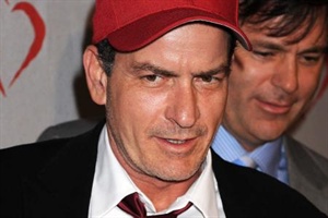 Charlie Sheen spendet 