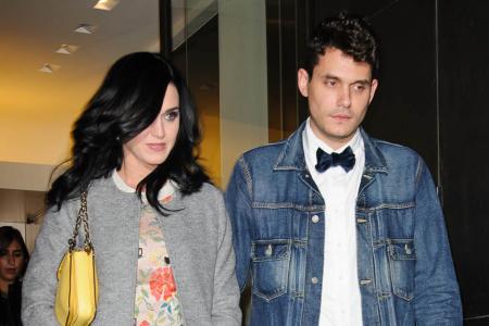 Katy Perry versteckt sich vor Russell Brand