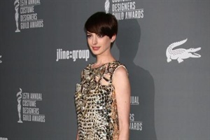 Anne Hathaway bald 