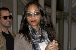 Zoe Saldana findet Schusswaffen beruhigend