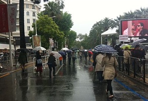 Der Regen nimmt der Stadt den Glamour