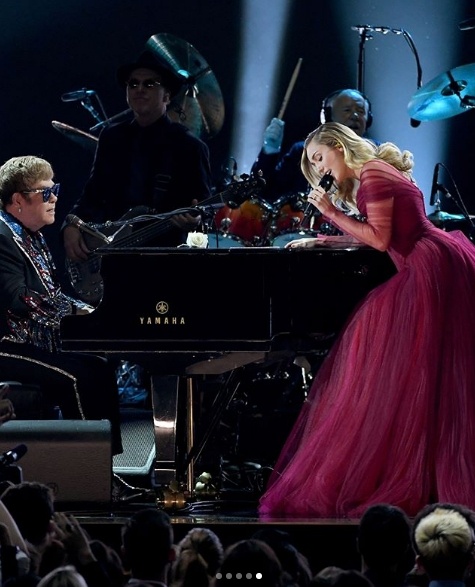 Miley Cyrus belts out Tiny Dancer alongside Elton John at the Grammys 5