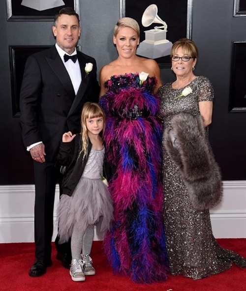 Pink in Armani Prive alongside husband Carey Hart daughter Willow Hart and Pink’s mom Judith Moore