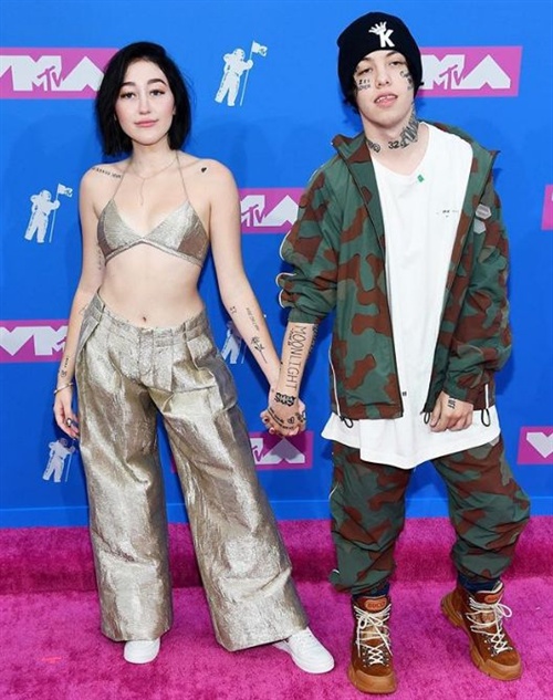 Noah Cyrus in Laura Basci mit Lil Xan