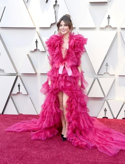 Linda Cardellini in Schiaparelli